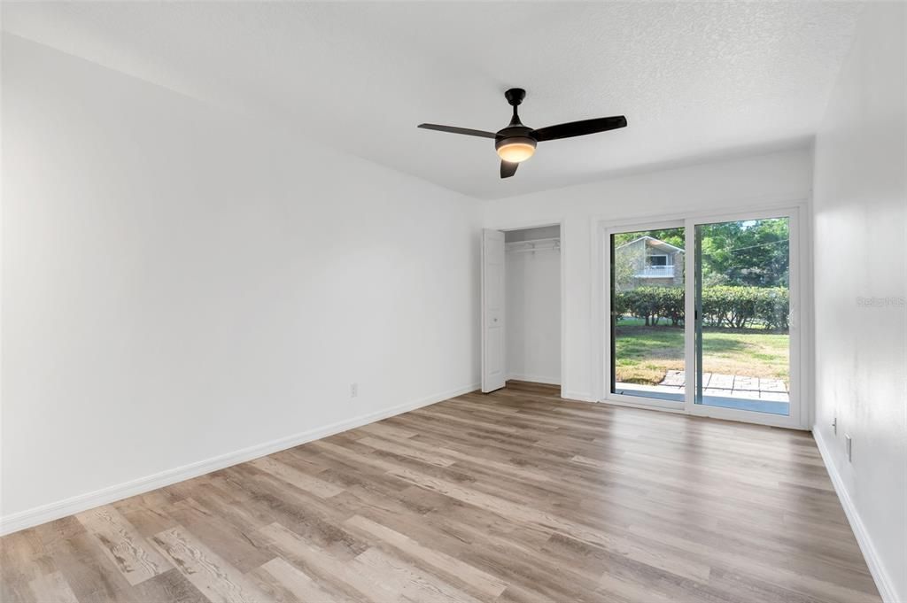 Activo con contrato: $240,000 (2 camas, 2 baños, 1071 Pies cuadrados)