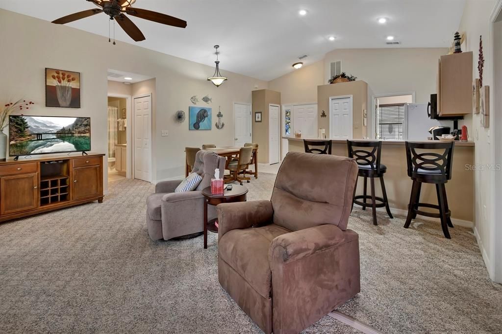 En Venta: $190,000 (2 camas, 2 baños, 939 Pies cuadrados)