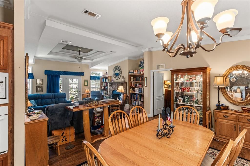For Sale: $299,900 (3 beds, 2 baths, 1984 Square Feet)