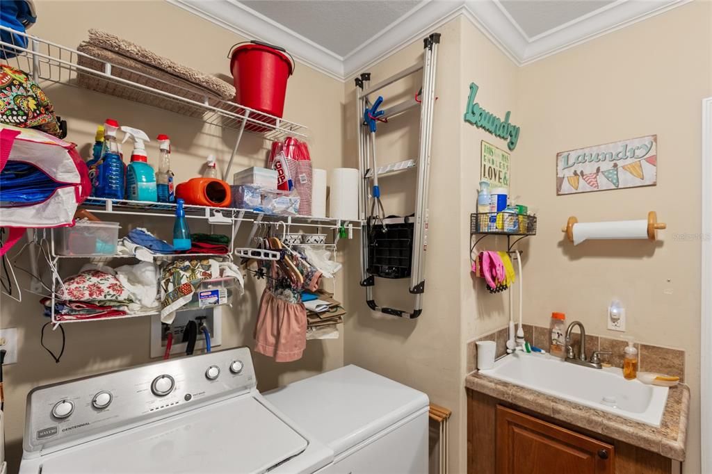 For Sale: $299,900 (3 beds, 2 baths, 1984 Square Feet)
