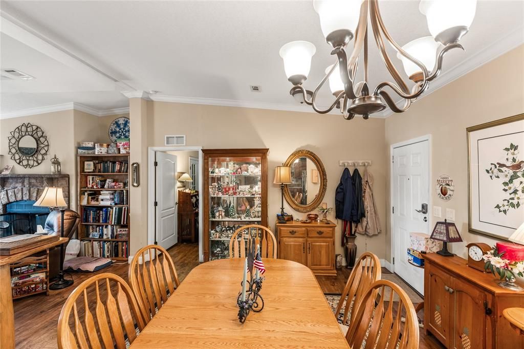 For Sale: $299,900 (3 beds, 2 baths, 1984 Square Feet)