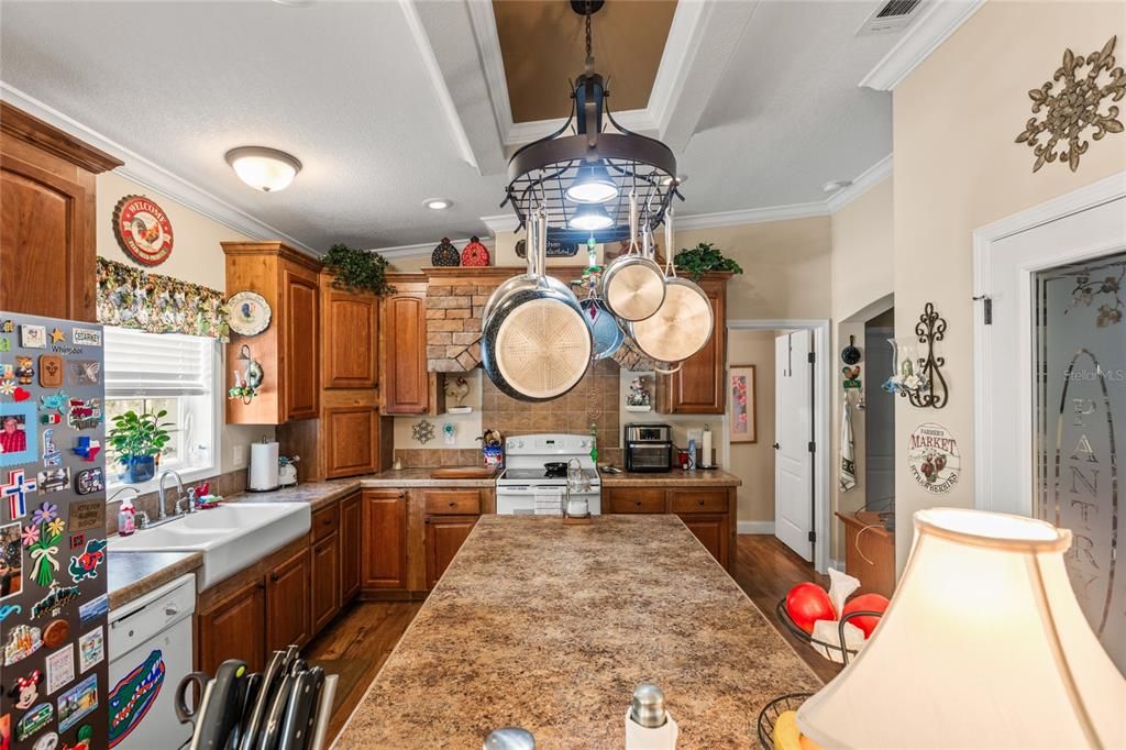 For Sale: $299,900 (3 beds, 2 baths, 1984 Square Feet)