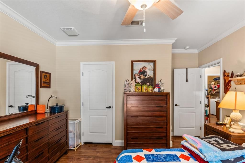 For Sale: $299,900 (3 beds, 2 baths, 1984 Square Feet)