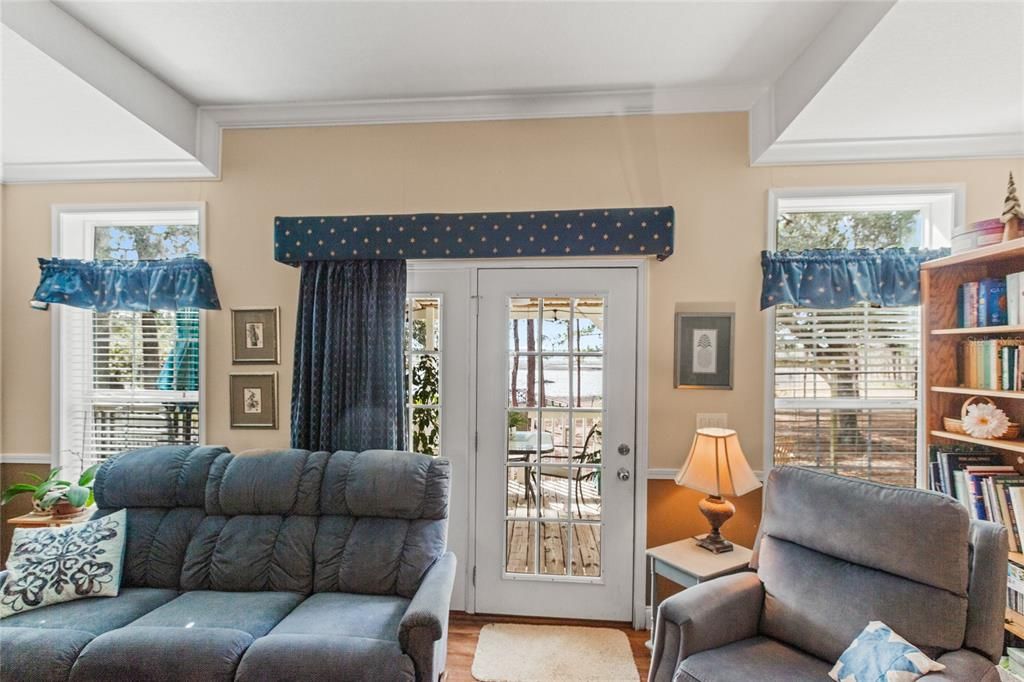 For Sale: $299,900 (3 beds, 2 baths, 1984 Square Feet)