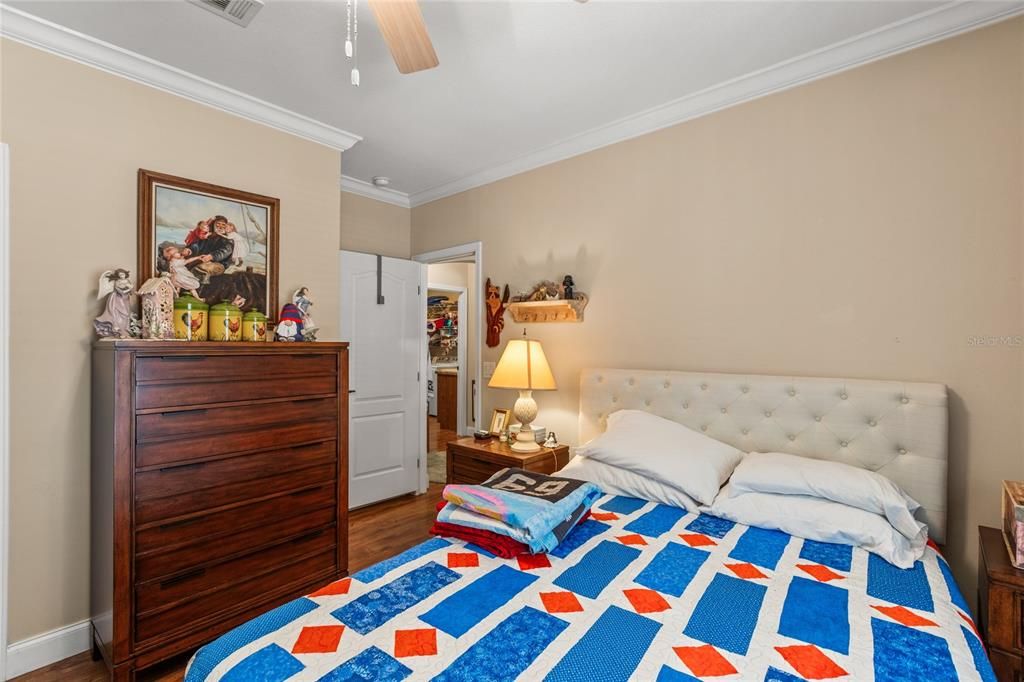 For Sale: $299,900 (3 beds, 2 baths, 1984 Square Feet)
