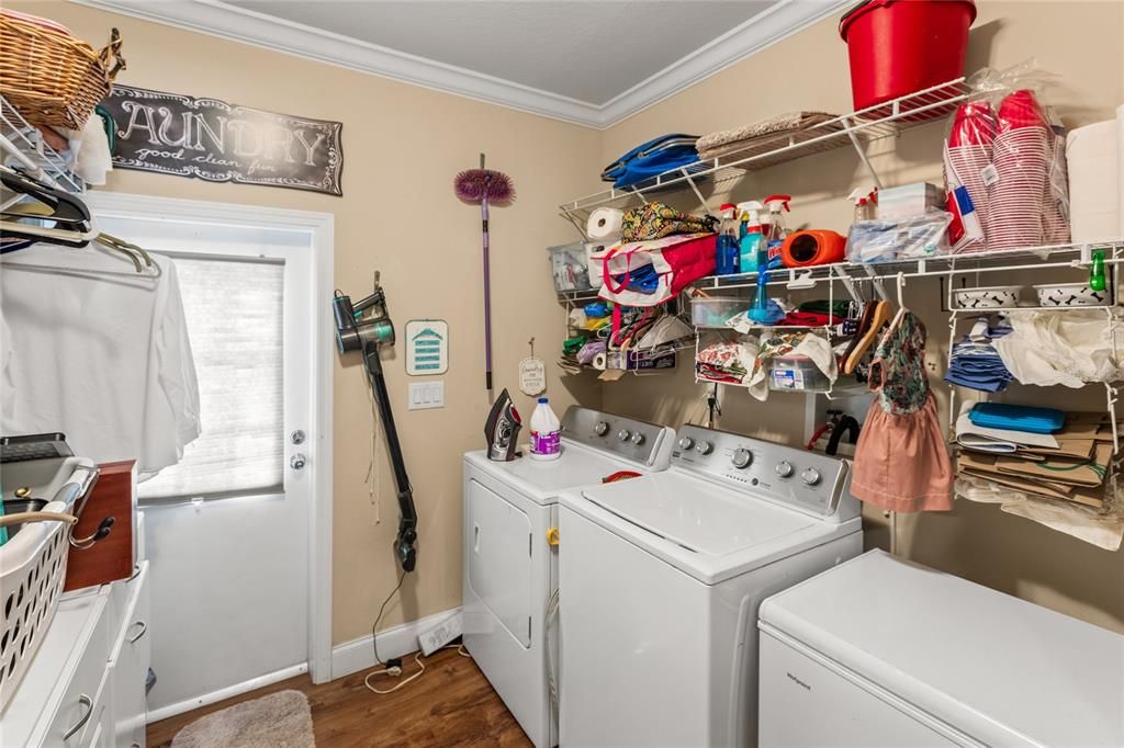 For Sale: $299,900 (3 beds, 2 baths, 1984 Square Feet)