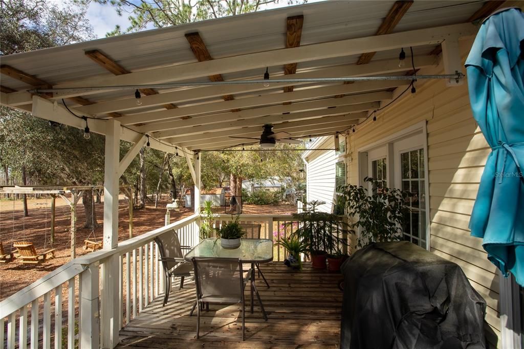 For Sale: $299,900 (3 beds, 2 baths, 1984 Square Feet)