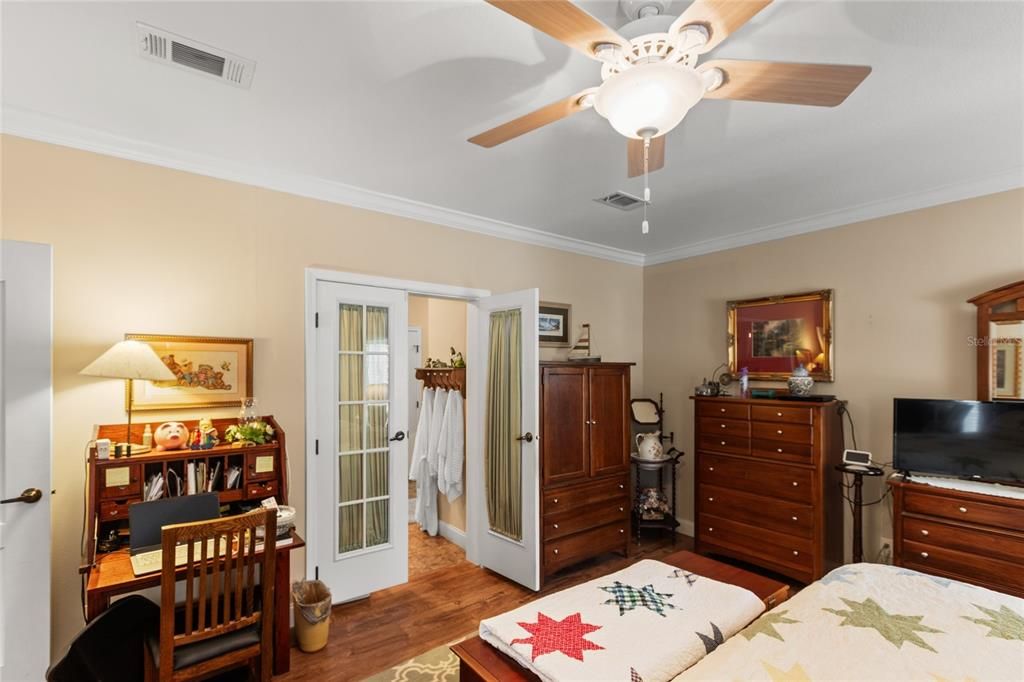 For Sale: $299,900 (3 beds, 2 baths, 1984 Square Feet)