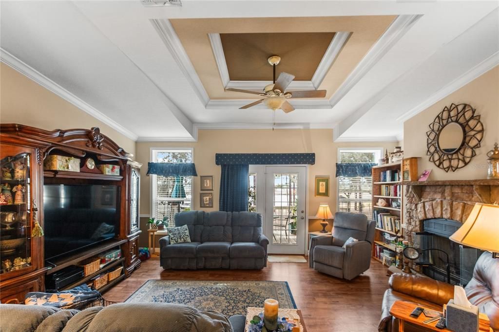 For Sale: $299,900 (3 beds, 2 baths, 1984 Square Feet)
