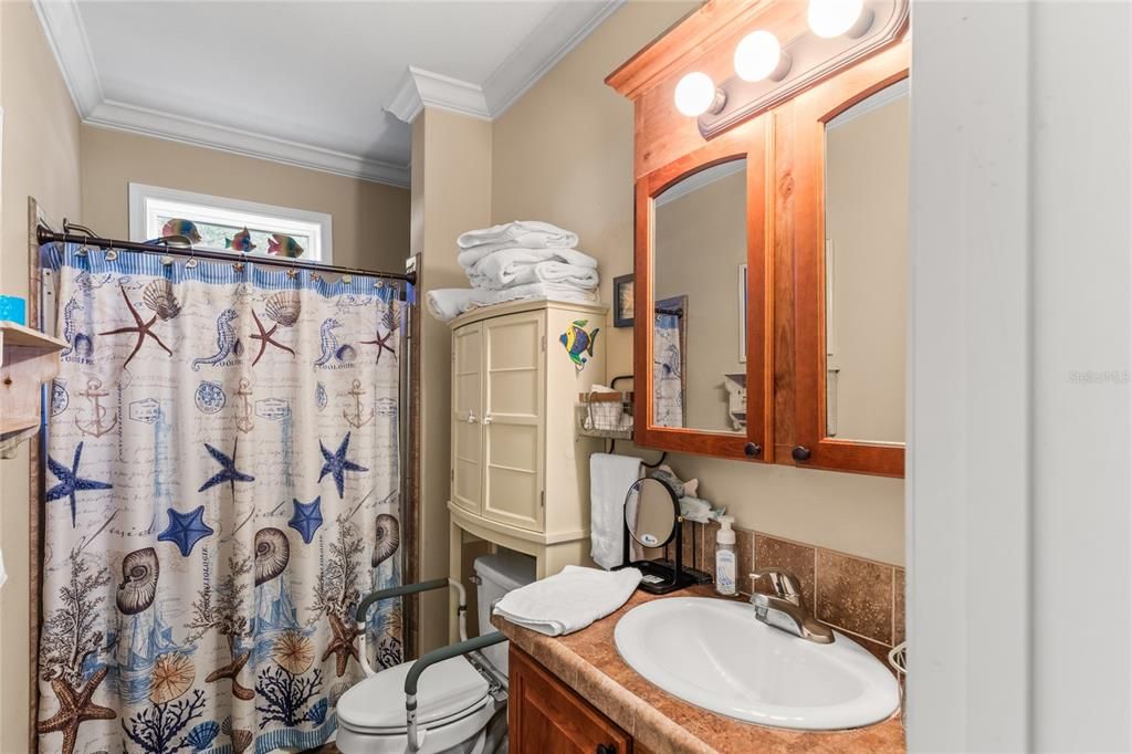 For Sale: $299,900 (3 beds, 2 baths, 1984 Square Feet)