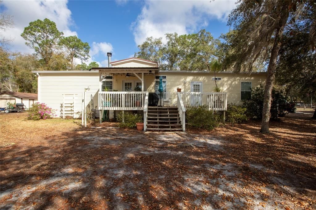 For Sale: $299,900 (3 beds, 2 baths, 1984 Square Feet)