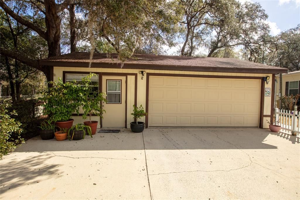 For Sale: $299,900 (3 beds, 2 baths, 1984 Square Feet)
