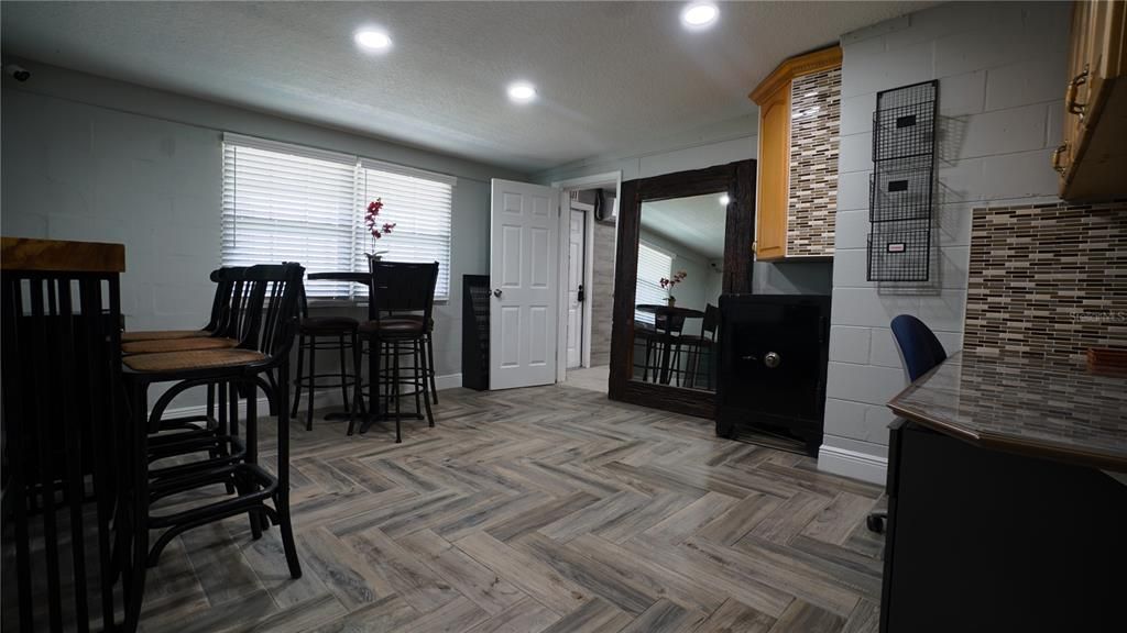 待售: $55,800 (0 贝兹, 0 浴室, 1796 平方英尺)