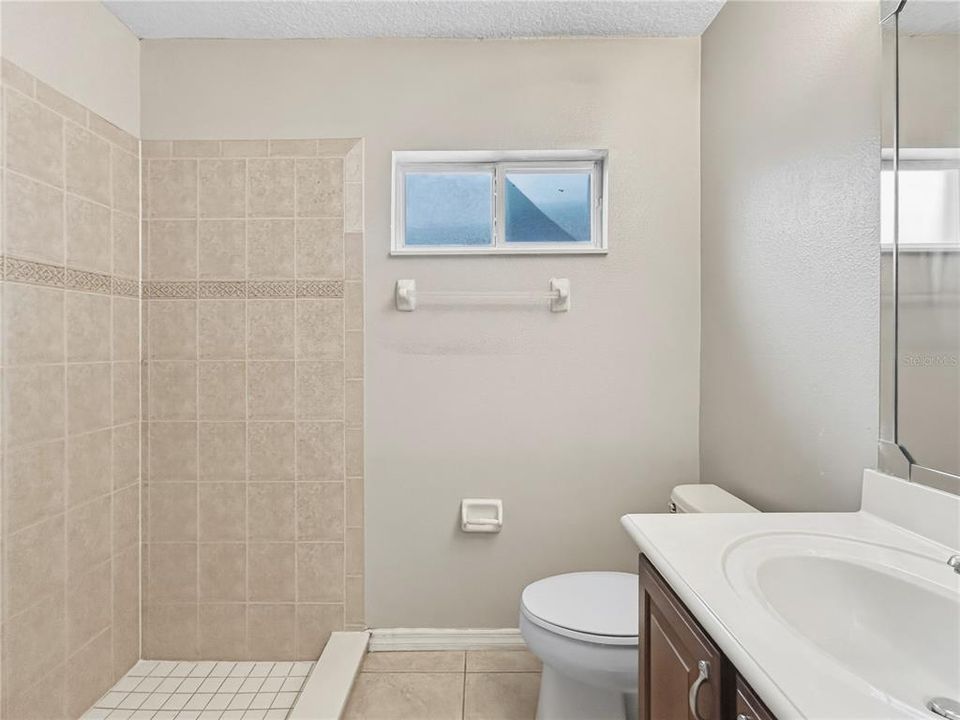 Activo con contrato: $580,000 (5 camas, 3 baños, 3825 Pies cuadrados)