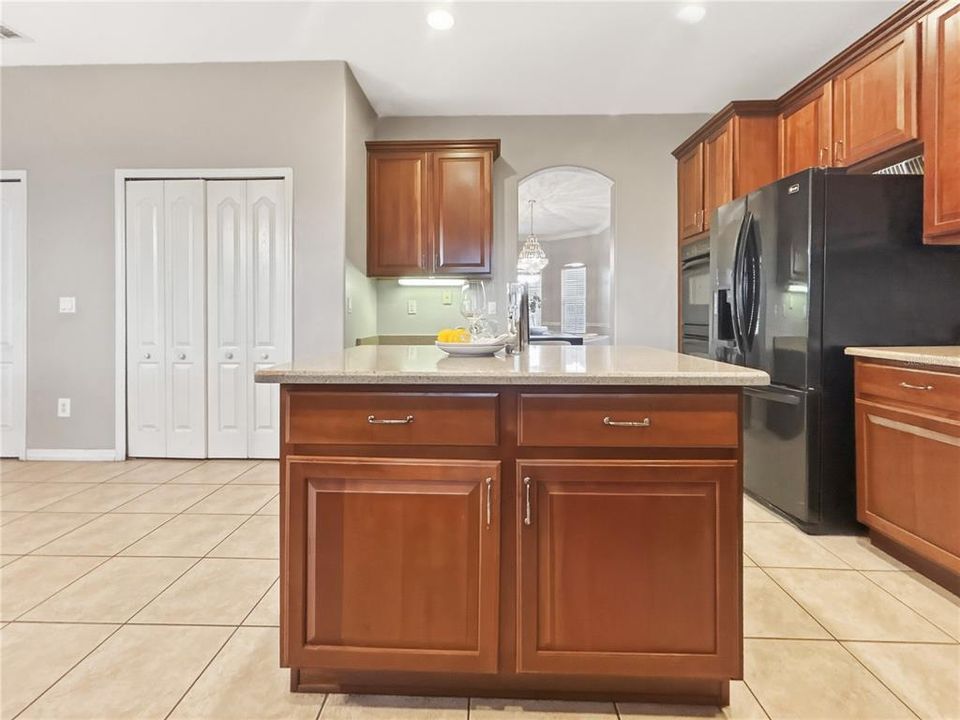 Activo con contrato: $580,000 (5 camas, 3 baños, 3825 Pies cuadrados)