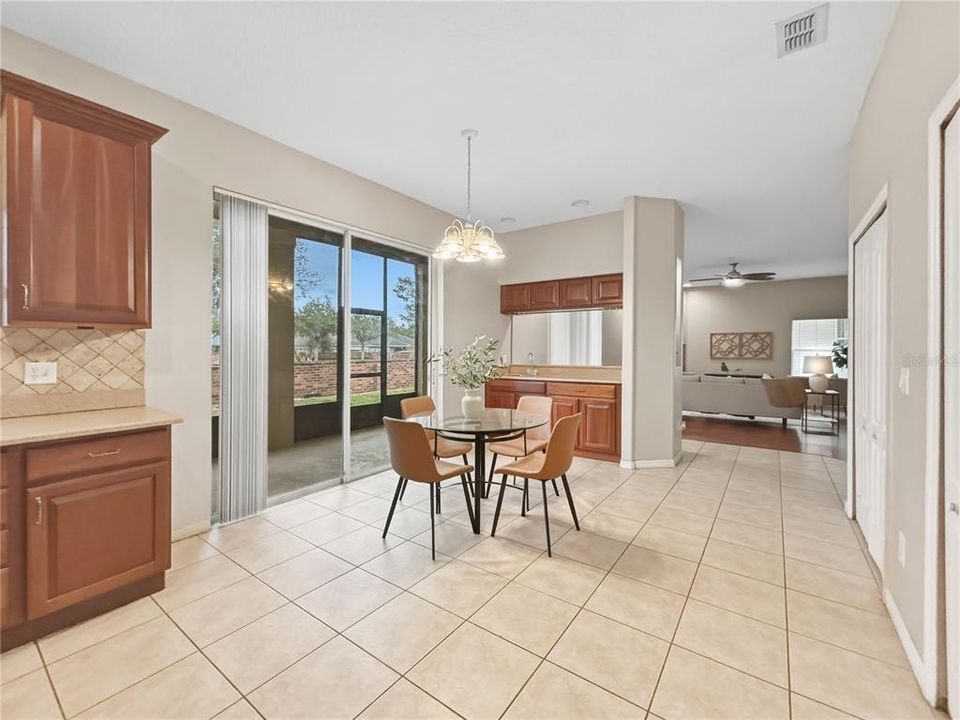 Activo con contrato: $580,000 (5 camas, 3 baños, 3825 Pies cuadrados)