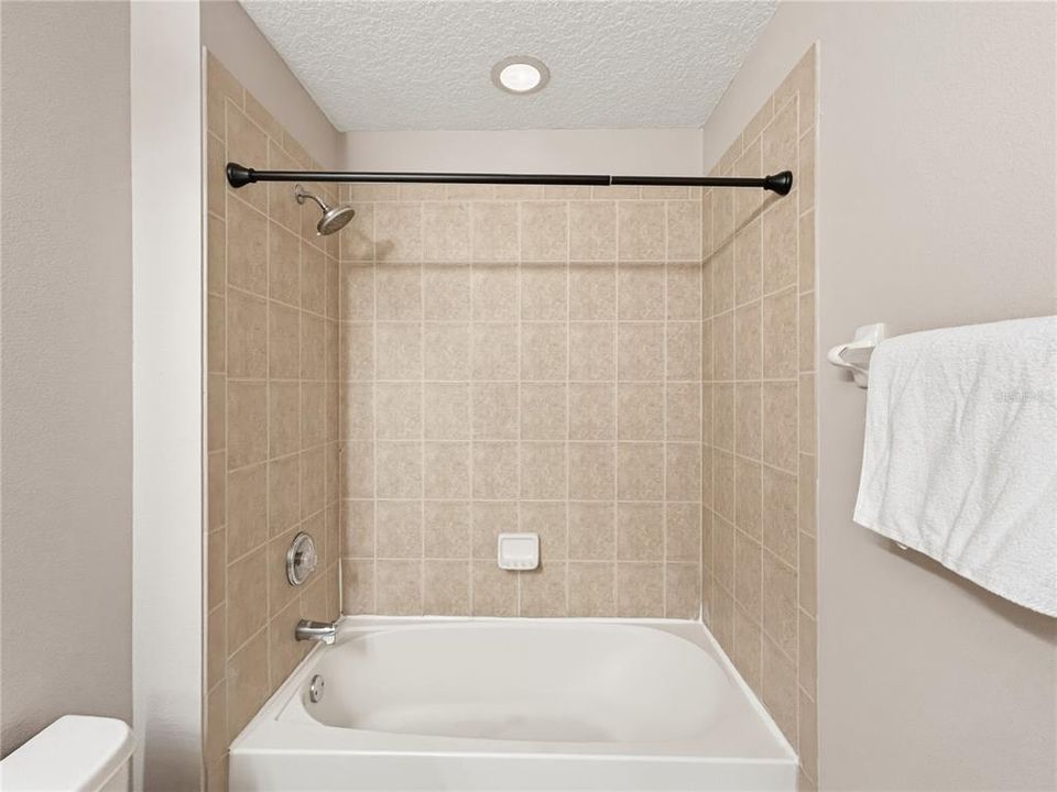 Activo con contrato: $580,000 (5 camas, 3 baños, 3825 Pies cuadrados)