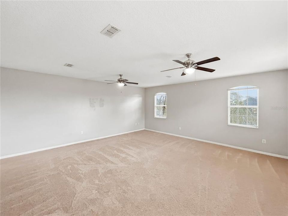 Activo con contrato: $580,000 (5 camas, 3 baños, 3825 Pies cuadrados)