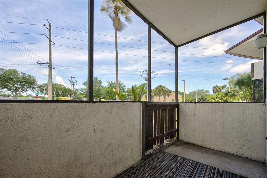 For Sale: $114,900 (1 beds, 1 baths, 834 Square Feet)