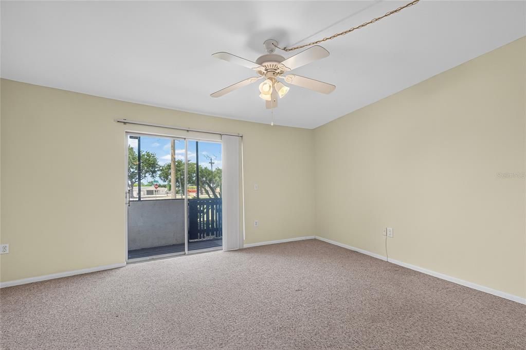 For Sale: $114,900 (1 beds, 1 baths, 834 Square Feet)