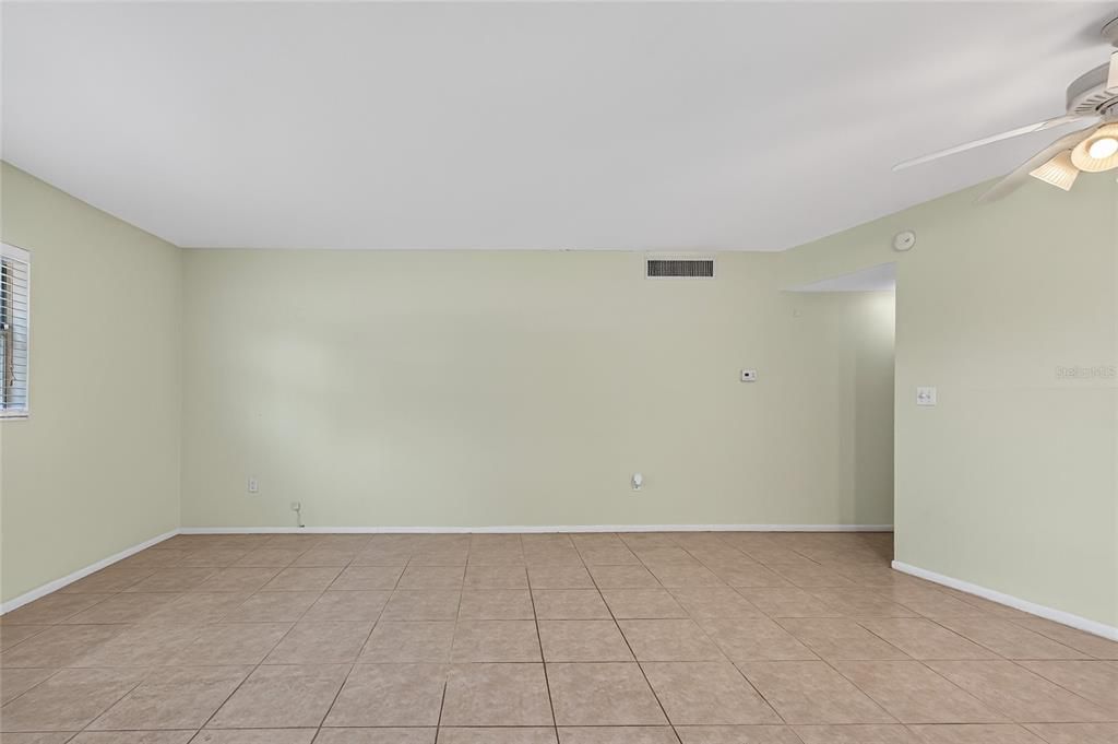 For Sale: $114,900 (1 beds, 1 baths, 834 Square Feet)