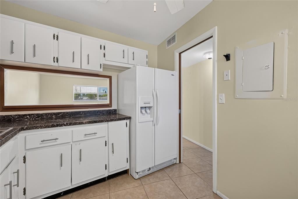 For Sale: $114,900 (1 beds, 1 baths, 834 Square Feet)