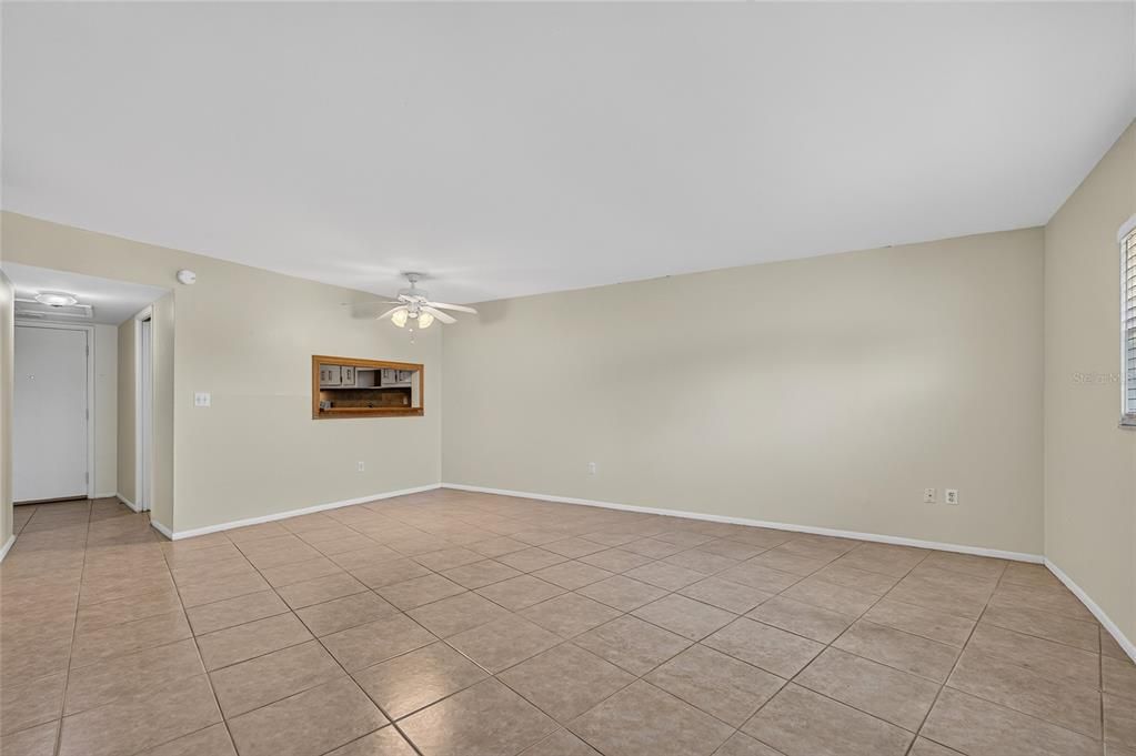 For Sale: $114,900 (1 beds, 1 baths, 834 Square Feet)