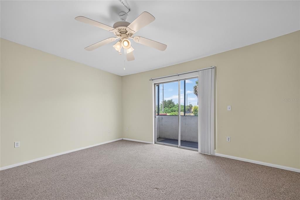 For Sale: $114,900 (1 beds, 1 baths, 834 Square Feet)