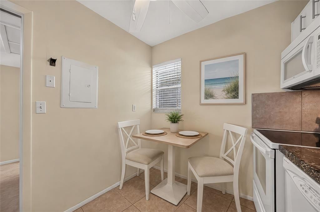 For Sale: $114,900 (1 beds, 1 baths, 834 Square Feet)
