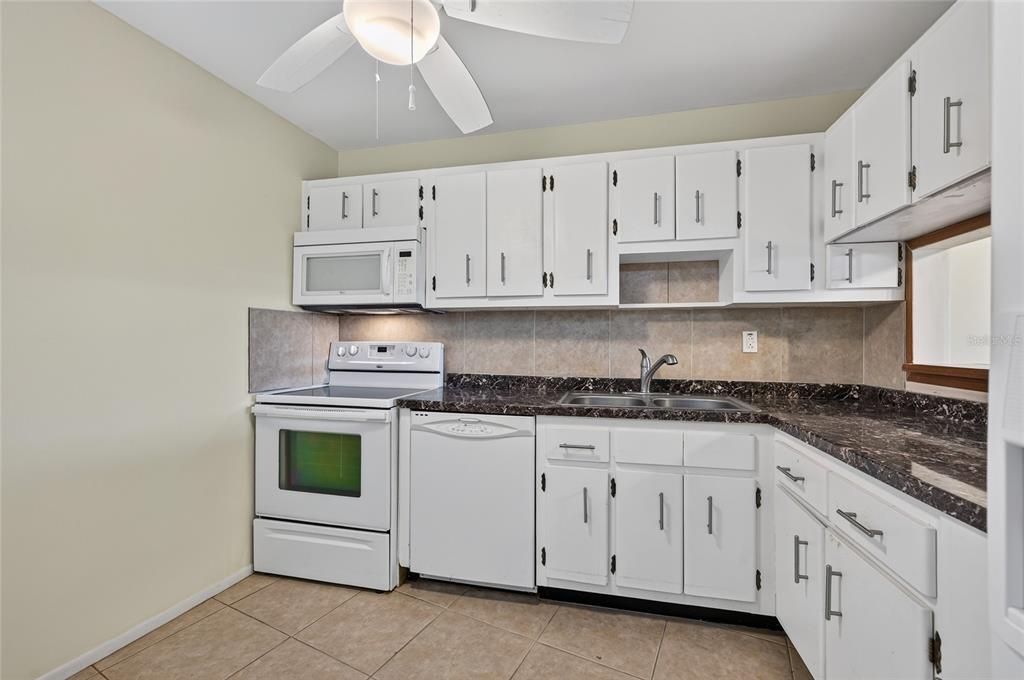 For Sale: $114,900 (1 beds, 1 baths, 834 Square Feet)