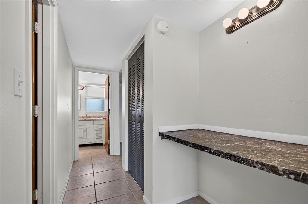 For Sale: $114,900 (1 beds, 1 baths, 834 Square Feet)