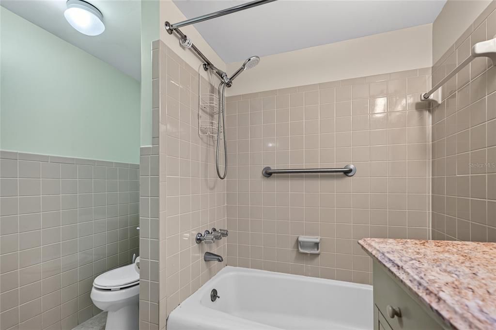 For Sale: $114,900 (1 beds, 1 baths, 834 Square Feet)