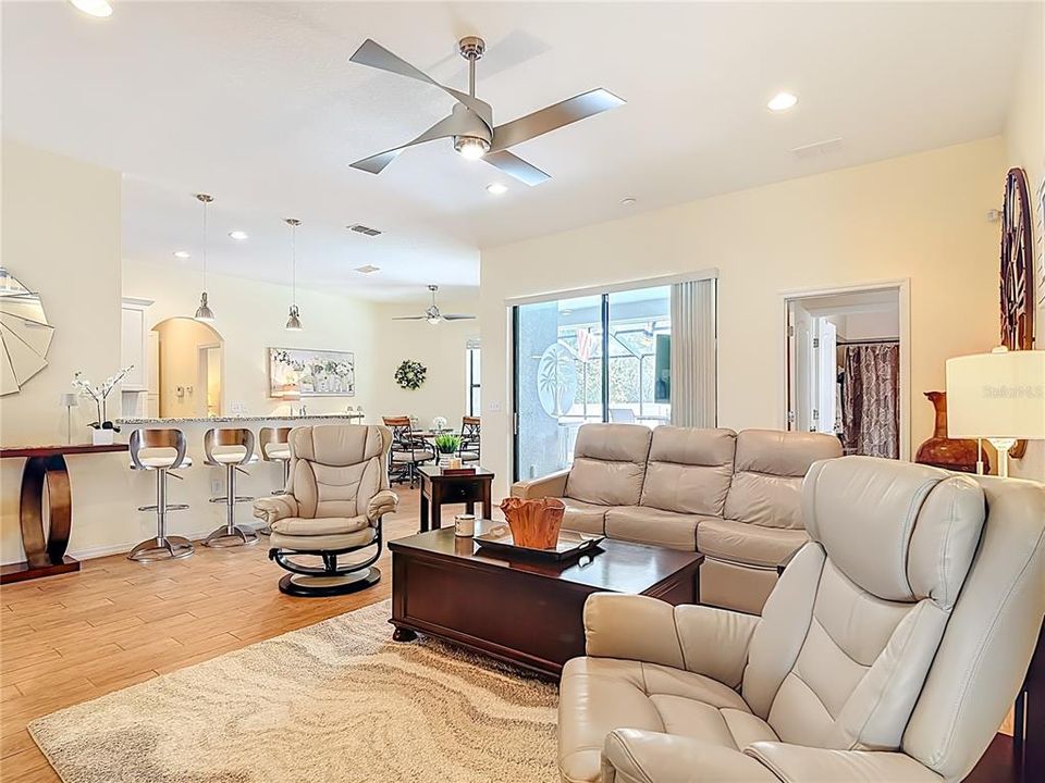 Activo con contrato: $495,000 (4 camas, 3 baños, 2467 Pies cuadrados)