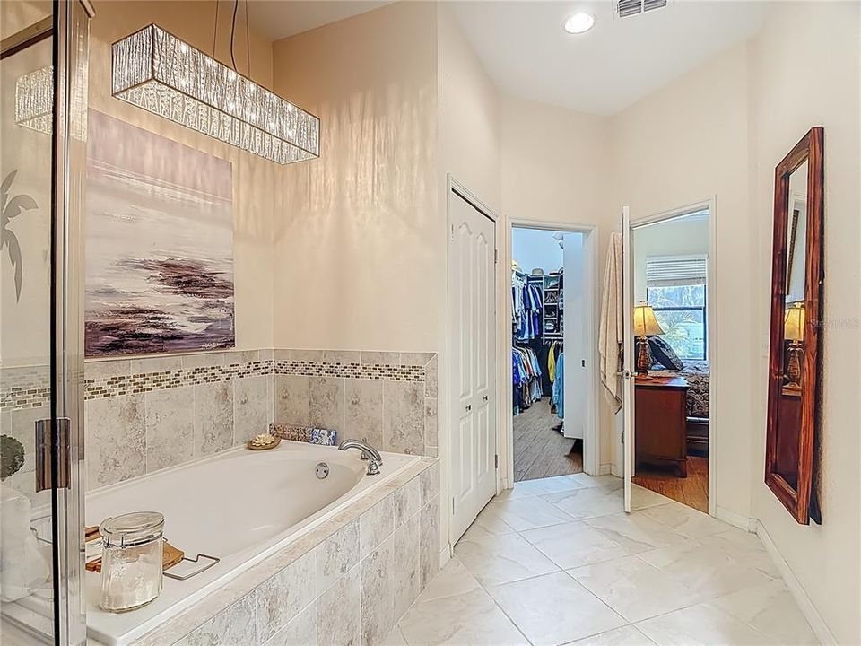 Activo con contrato: $495,000 (4 camas, 3 baños, 2467 Pies cuadrados)