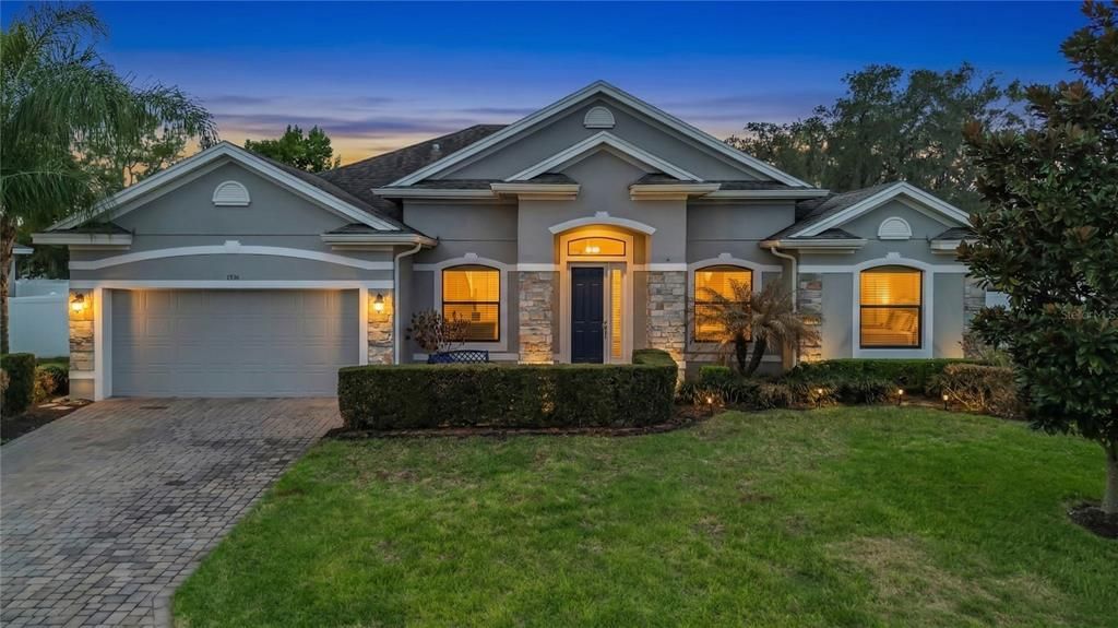 Activo con contrato: $495,000 (4 camas, 3 baños, 2467 Pies cuadrados)