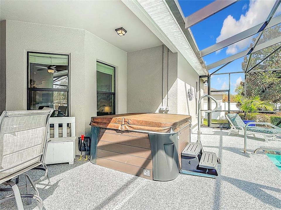 Activo con contrato: $495,000 (4 camas, 3 baños, 2467 Pies cuadrados)