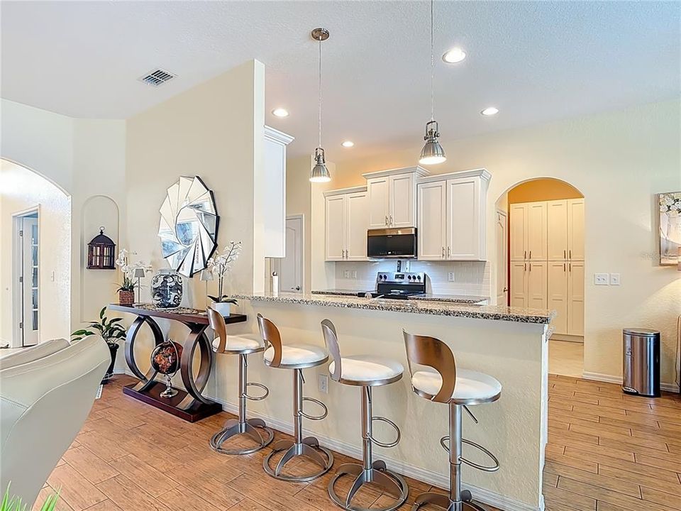 Activo con contrato: $495,000 (4 camas, 3 baños, 2467 Pies cuadrados)