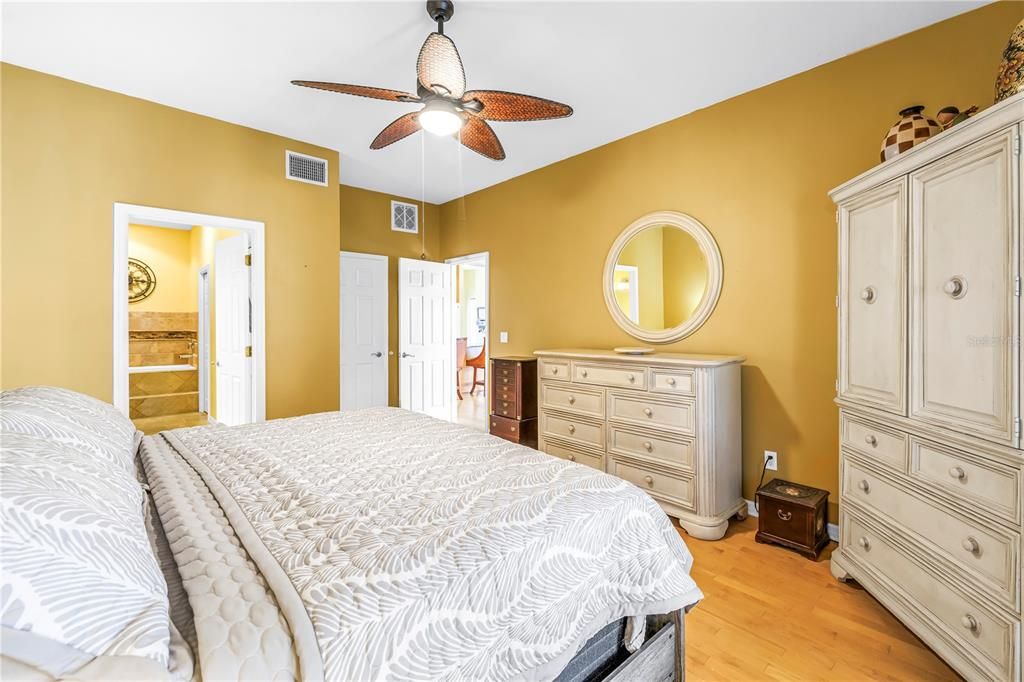 Activo con contrato: $475,000 (3 camas, 2 baños, 1890 Pies cuadrados)