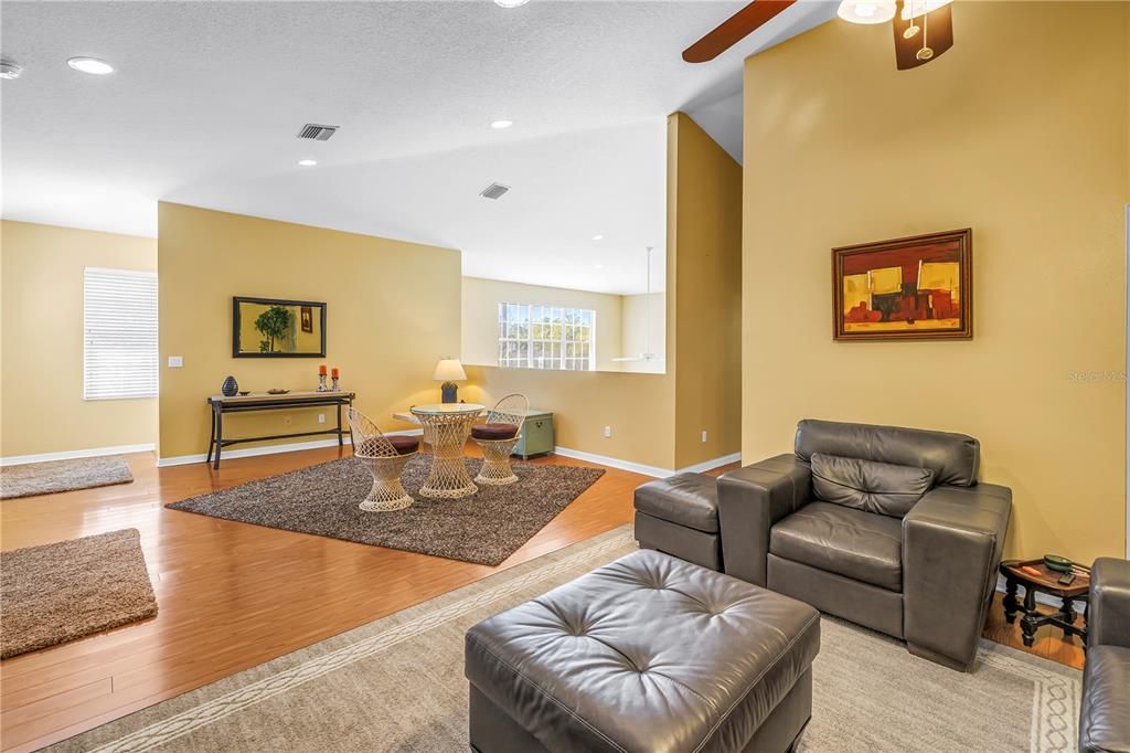 Activo con contrato: $475,000 (3 camas, 2 baños, 1890 Pies cuadrados)