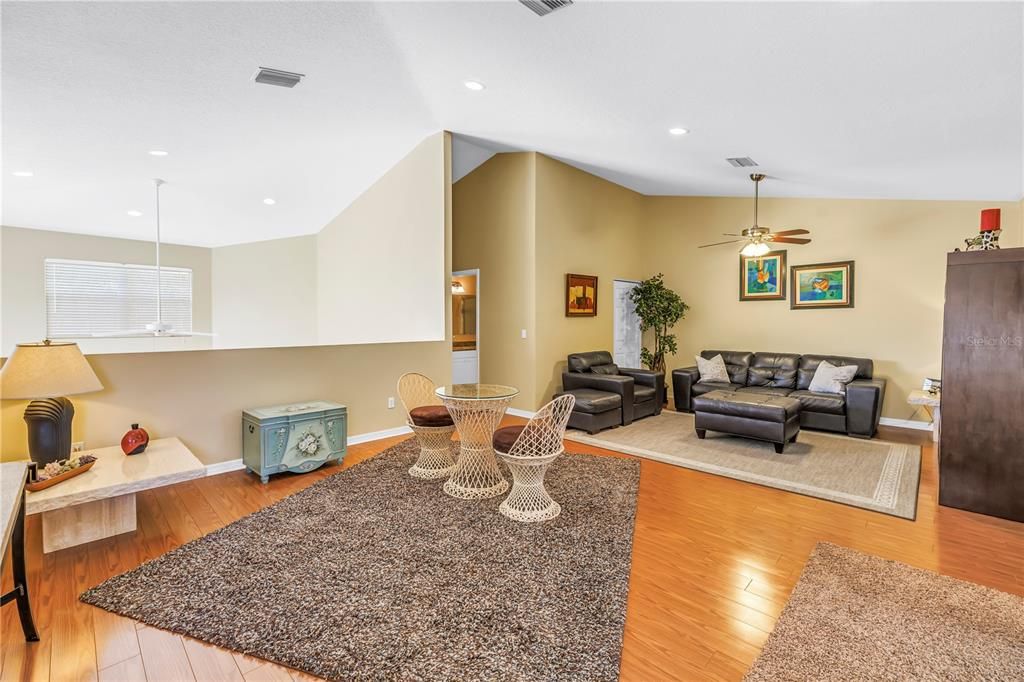Activo con contrato: $475,000 (3 camas, 2 baños, 1890 Pies cuadrados)