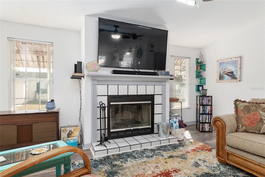 На продажу: $215,000 (3 спален, 2 ванн, 1800 Квадратных фут)