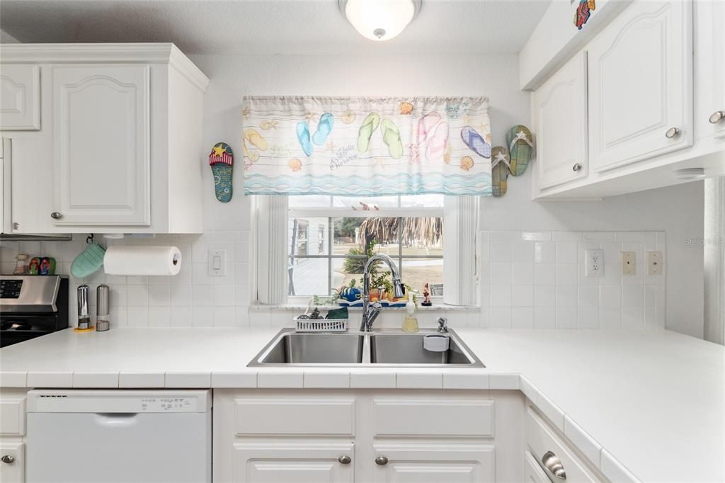 На продажу: $215,000 (3 спален, 2 ванн, 1800 Квадратных фут)