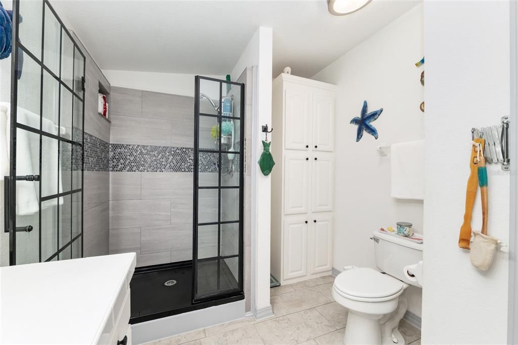 На продажу: $215,000 (3 спален, 2 ванн, 1800 Квадратных фут)