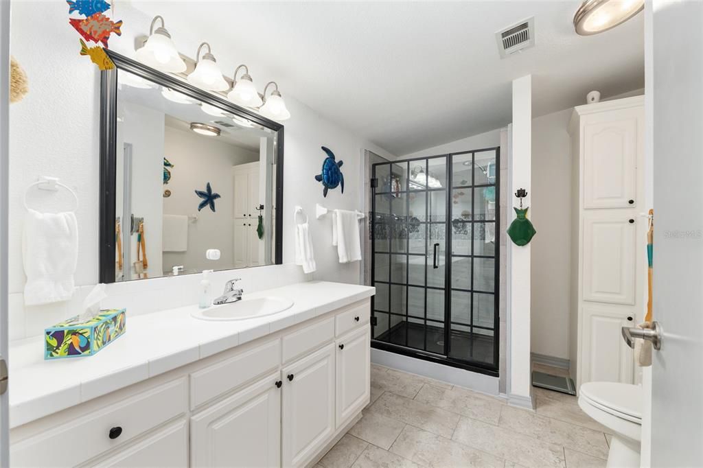 На продажу: $215,000 (3 спален, 2 ванн, 1800 Квадратных фут)