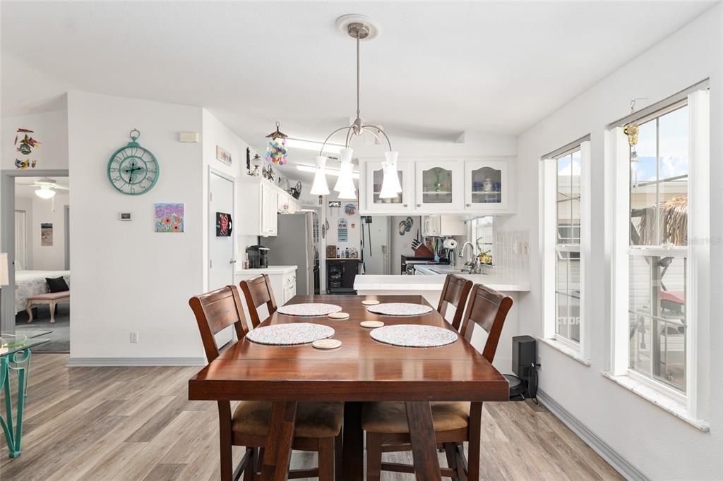 На продажу: $215,000 (3 спален, 2 ванн, 1800 Квадратных фут)