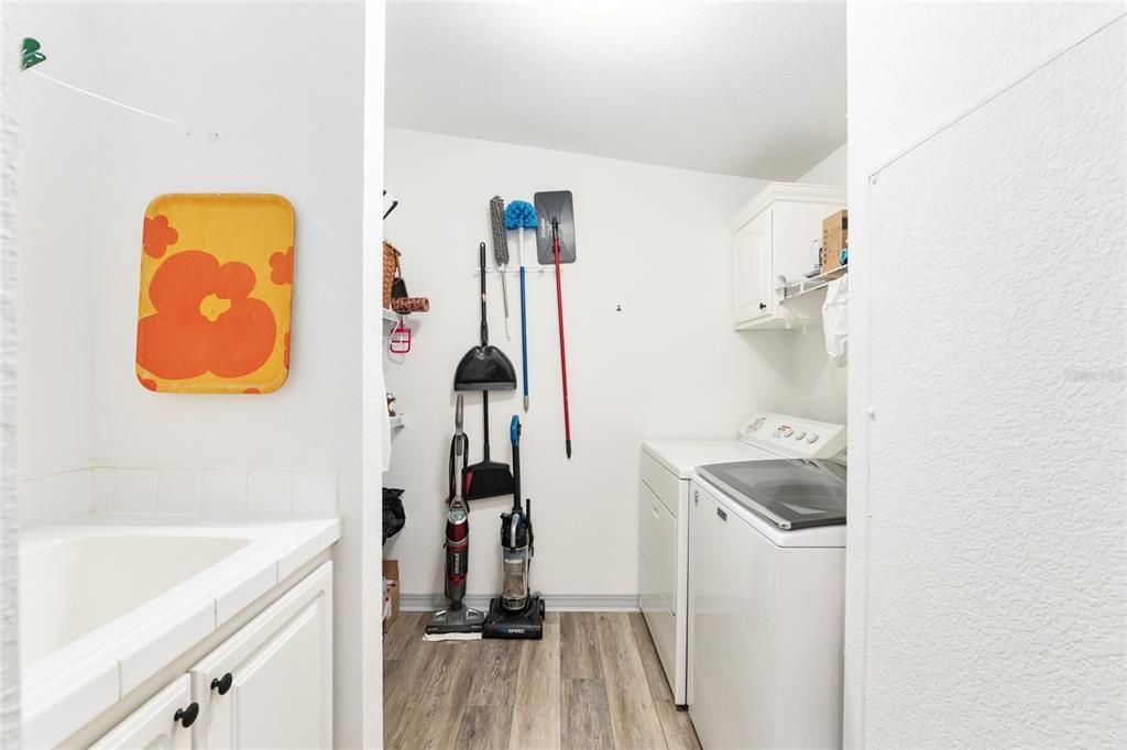 На продажу: $215,000 (3 спален, 2 ванн, 1800 Квадратных фут)