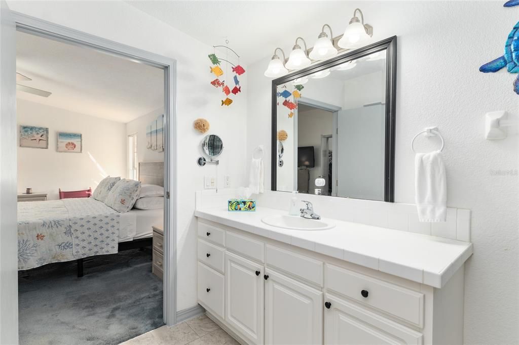 На продажу: $215,000 (3 спален, 2 ванн, 1800 Квадратных фут)