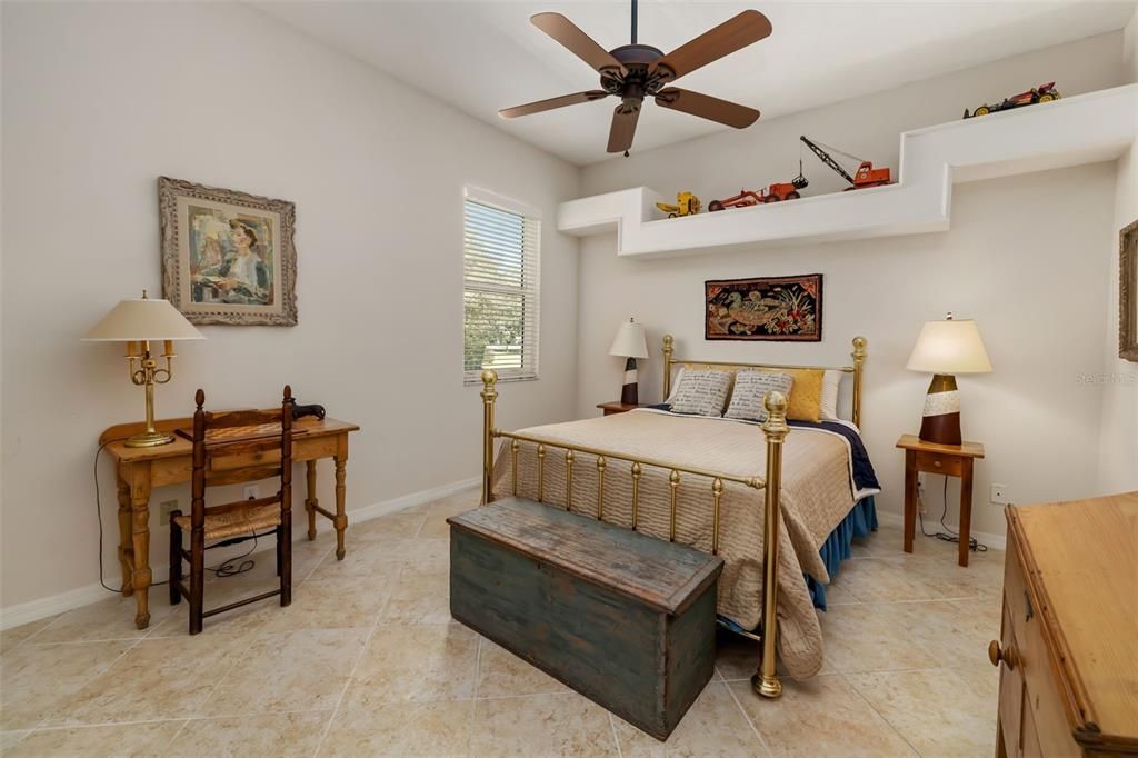 Activo con contrato: $1,575,000 (5 camas, 4 baños, 3447 Pies cuadrados)