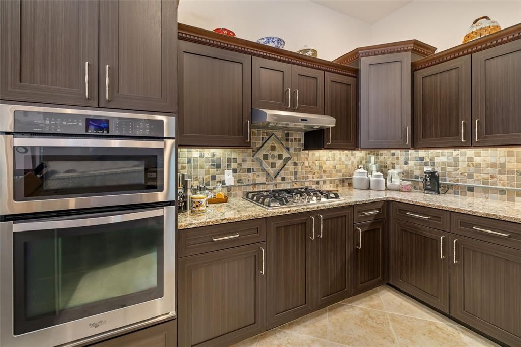 Activo con contrato: $1,575,000 (5 camas, 4 baños, 3447 Pies cuadrados)