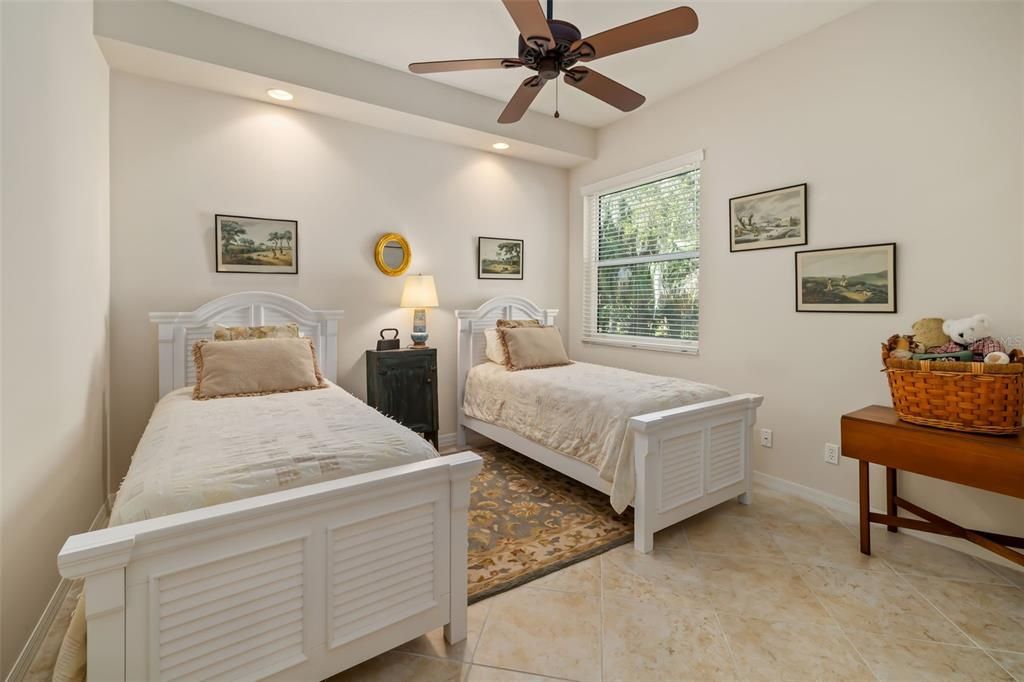Activo con contrato: $1,575,000 (5 camas, 4 baños, 3447 Pies cuadrados)